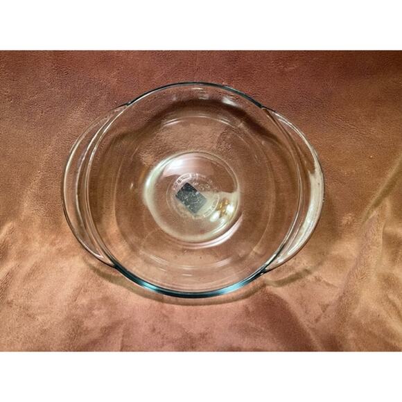 Clear Glass 2 Qt. Round Casserole Dish w/handles, Oven to Table Cookware, NEW - Picture 2 of 5